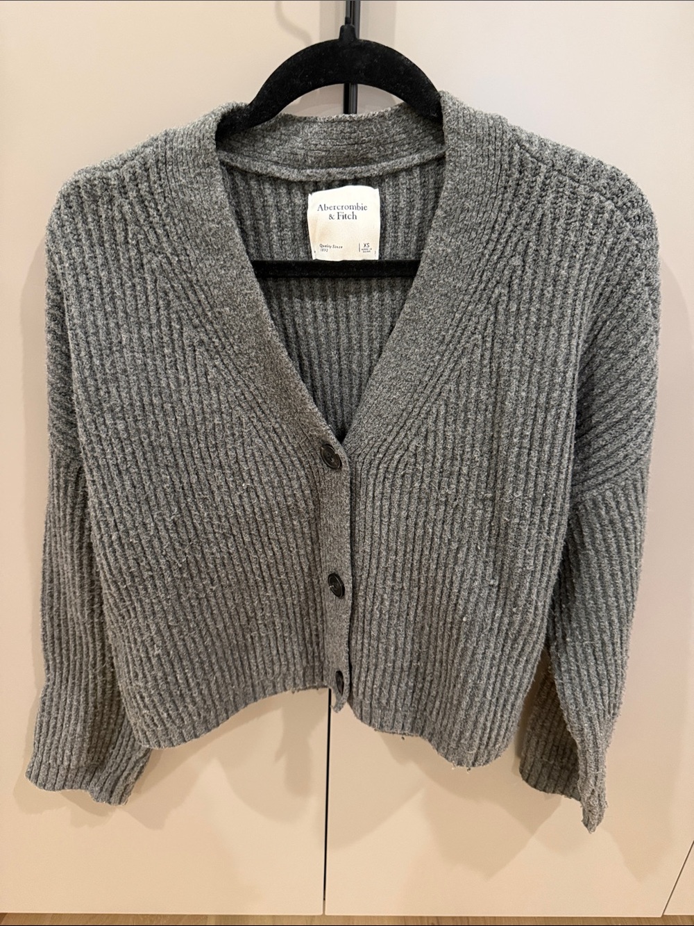 Abercrombie & Fitch Gray Ribbed V-Neck Button-Front Cardigan XS 🩶🩶🩶